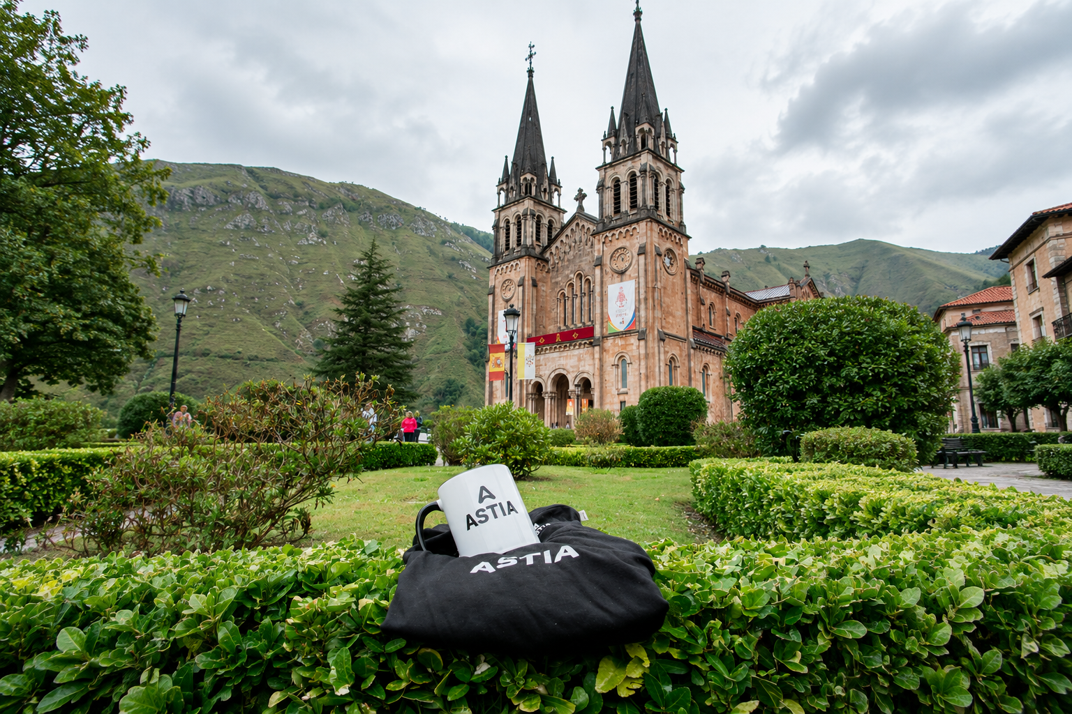 Equipación de Astia frente a la basílica de Covadonga, Asturias